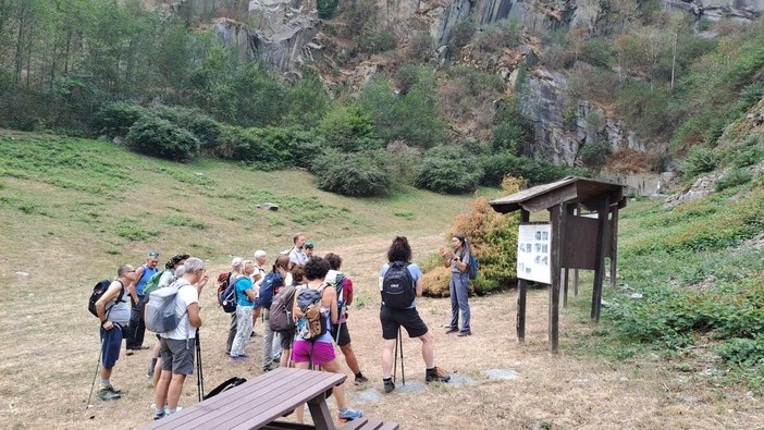 Tra storia e tradizioni, l’alta Valle Cervo si racconta ai visitatori con una passeggiata FOTO Tra storia e tradizioni, l’alta Valle Cervo si racconta ai visitatori con una passeggiata FOTO