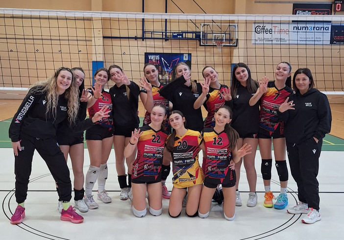 In foto, la formazione Virtus Biella Under 16 festeggia la vittoria e l’accesso ai quarti di finale del campionato territoriale.
