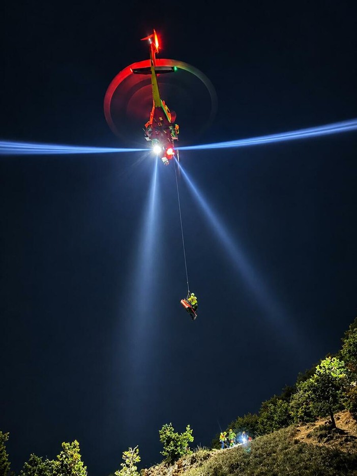 Dal Nord Ovest - Soccorso notturno sul Monte Musinè per un escursionista ferito Dal Nord Ovest - Soccorso notturno sul Monte Musinè per un escursionista ferito