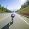 Con lo skateboard a 150 km orari, il record da brividi Con lo skateboard a 150 km orari, il record da brividi