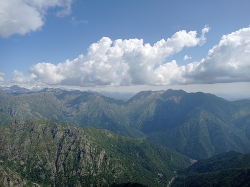 Valle Cervo, amara sorpresa nel ritorno agli alpeggi: l’inciviltà raggiunge l’alta quota