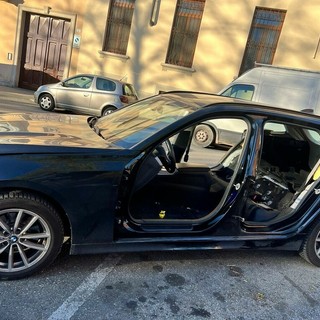 Dal Nord Ovest - Auto senza portiere e sedili, smontato anche un motorino