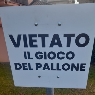 A Tollegno è "vietato il gioco del pallone", foto post fb