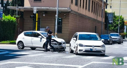 Vigliano Biellese, scontro tra auto in via Milano: traffico rallentato - Foto Riccardo Tosi