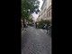 Forte vento a Roma, albero precipita su un taxi in via Ostiense