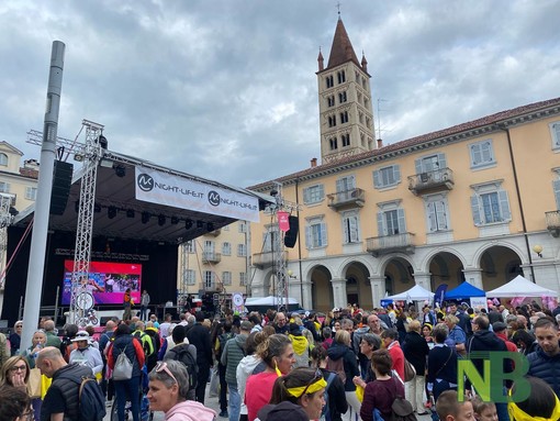 Piazza Duomo si veste di rosa: Biella in fermento per il Giro d’Italia - Servizio di Davide Finatti per newsbiella.it