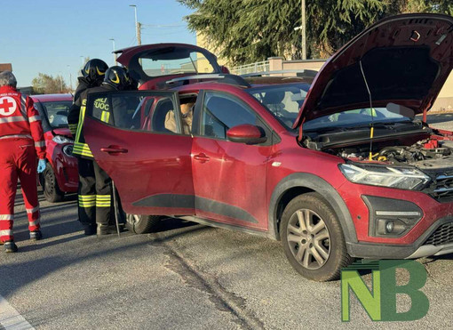 Scontro tra auto a Cerrione, una persona estratta dall'abitacolo (servizio di Davide Finatti per newsbiella.it)