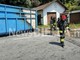 Allarme a Valdilana: escavatore prende fuoco sopra un container, evitati danni maggiori (foto di Mauro Benedetti per newsbiella.it) Allarme a Valdilana: escavatore prende fuoco sopra un container, evitati danni maggiori (foto di Mauro Benedetti per newsbiella.it)