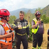 Valsessera, incendio all'Alpe Noveis: impegnati 40 operatori, aerei e mezzi a terra