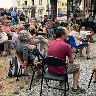 Biella, in tanti a Villa Schneider per ricordare Francesco Guccini