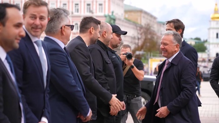 Ucraina-Russia, Zelensky accoglie gli inviati di Trump a Kiev Ucraina-Russia, Zelensky accoglie gli inviati di Trump a Kiev