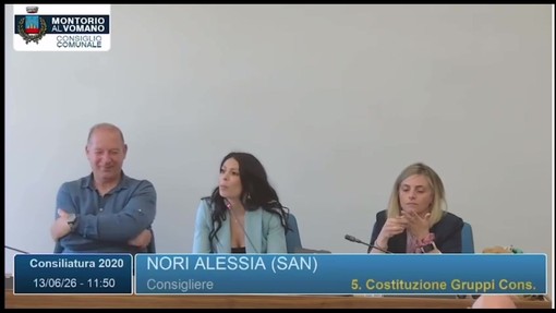 Frase sessista, sindaco attacca la consigliera: "Prenda la scopa e impari qualcosa"