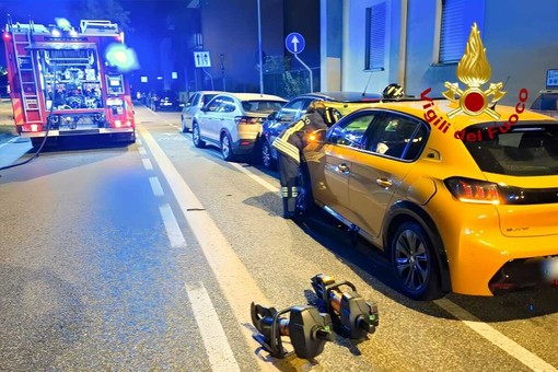 Dal Nord Ovest – Maxi incidente nella notte, 4 auto coinvolte Dal Nord Ovest – Maxi incidente nella notte, 4 auto coinvolte