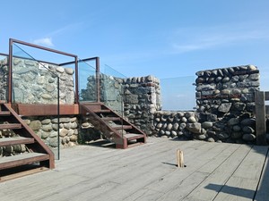 Candelo, vandali al Ricetto: spezzata la pianta del Belvedere Candelo, vandali al Ricetto: spezzata la pianta del Belvedere