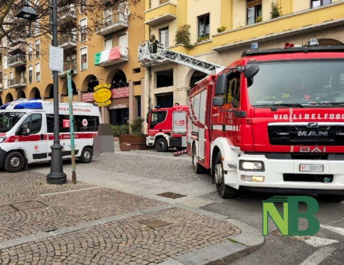 Biella, soccorso un uomo in piazza Vittorio Veneto (servizio di Mauro Benedetti per newsbiella.it)