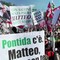 Pontida, dalle t-shirt ai cori sul pratone è derby tra 'nordisti' e 'salviniani' Pontida, dalle t-shirt ai cori sul pratone è derby tra 'nordisti' e 'salviniani'
