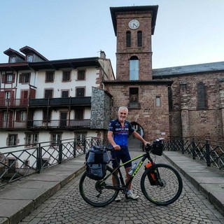 Da Oropa a Santiago in bicicletta: Andrea Mercando è all’inizio del Cammino francese FOTO