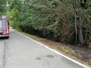 Sfalci a fuoco a Tollegno vicino al bosco, intervento tempestivo dei Vigili del Fuoco, foto archivio Sfalci a fuoco a Tollegno vicino al bosco, intervento tempestivo dei Vigili del Fuoco, foto archivio