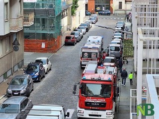 Biella, donna soccorsa in via Dante FOTO Nicola Rasolo per newsbiella.it Biella, donna soccorsa in via Dante FOTO Nicola Rasolo per newsbiella.it