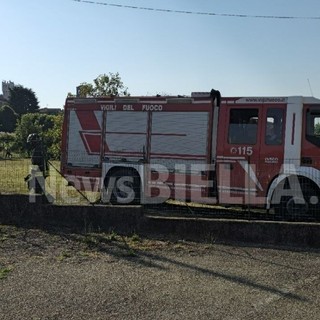 Fumo da un locale, a Lessona scattano i controlli dei Vigili del Fuoco (foto di Mauro Benedetti per newsbiella.it) Fumo da un locale, a Lessona scattano i controlli dei Vigili del Fuoco (foto di Mauro Benedetti per newsbiella.it)