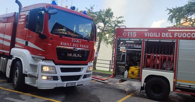 Incendio in un garage-magazzino a Borriana: nessun ferito, foto archivio