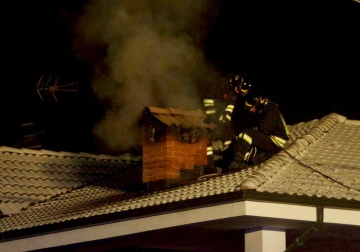Fiamme in un camino, scatta l’allarme a Cerrione (foto di repertorio)