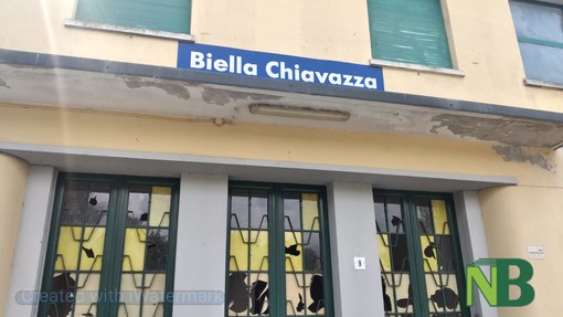 Biella, viale Venezia: vecchia stazione e campo sportivo tra degrado e incuria