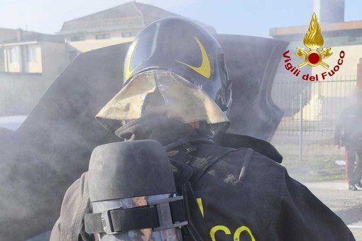 Principio di incendio a Borgo Vercelli, intervento dei Vigili del Fuoco Principio di incendio a Borgo Vercelli, intervento dei Vigili del Fuoco