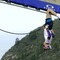 Con 600 monkey bar attraversa un ponte a 200 metri d'altezza: l'impresa di van Tonder Con 600 monkey bar attraversa un ponte a 200 metri d'altezza: l'impresa di van Tonder
