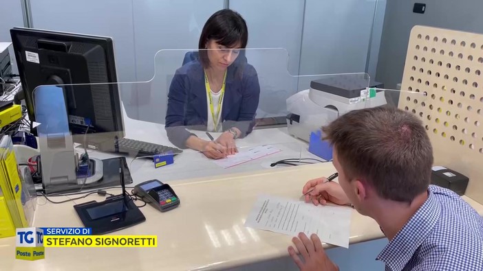 Poste Italiane, passaporti da record: superate le 300 mila richieste negli uffici postali