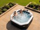 Una jacuzzi sul terrazzo spendendo meno di un weekend alle terme Una jacuzzi sul terrazzo spendendo meno di un weekend alle terme