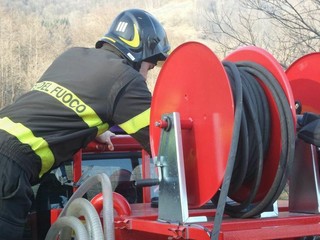 Incendio in un’azienda a Lessona, sul posto i Vigili del Fuoco Incendio in un’azienda a Lessona, sul posto i Vigili del Fuoco