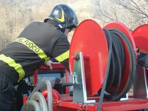 Incendio in un’azienda a Lessona, sul posto i Vigili del Fuoco Incendio in un’azienda a Lessona, sul posto i Vigili del Fuoco