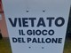 A Tollegno è "vietato il gioco del pallone", foto post fb A Tollegno è "vietato il gioco del pallone", foto post fb