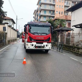 Incendio in casa a Gaglianico, un uomo al Pronto Soccorso (foto di Mattia Baù e Vigili del Fuoco)