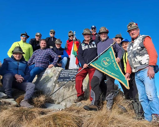 Alpini, bel gesto: nuova lapide dei Caduti sull’Argimonia dopo l’atto vandalico Alpini, bel gesto: nuova lapide dei Caduti sull’Argimonia dopo l’atto vandalico