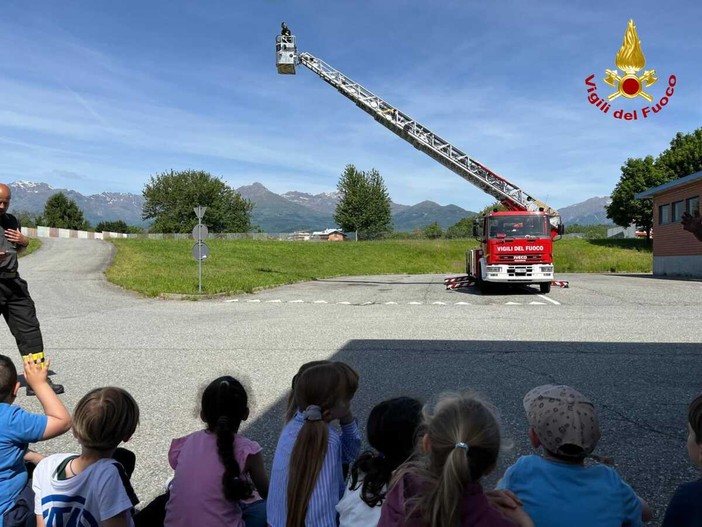 Sicurezza in cattedra a Biella, i Vigili del Fuoco incontrano le scuole Sicurezza in cattedra a Biella, i Vigili del Fuoco incontrano le scuole