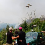 L’incendio non dà tregua in Valsessera, il vescovo Farinella a Coggiola per portare conforto a comunità e soccorritori (credit Diocesi di Biella) L’incendio non dà tregua in Valsessera, il vescovo Farinella a Coggiola per portare conforto a comunità e soccorritori (credit Diocesi di Biella)