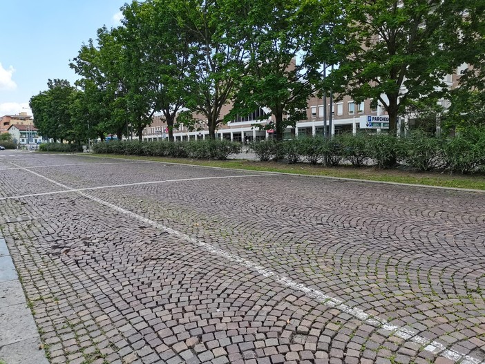 Buongiorno Biella e Costruiamo Biella: "Possibile fare uno studio per realizzare un attraversamento pedonale in via Lamarmora?"