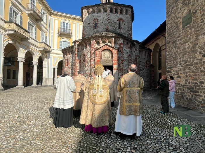 Pasqua, Vespri e processione a Biella: il richiamo del vescovo alla vita nuova - Servizio di Massimo Giacobbe Pasqua, Vespri e processione a Biella: il richiamo del vescovo alla vita nuova - Servizio di Massimo Giacobbe