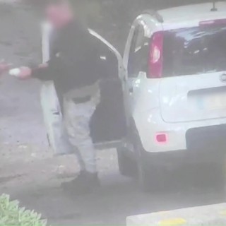 Droga nei doppi fondi delle auto e depositi in casa, a Roma maxi traffico con Sudamerica