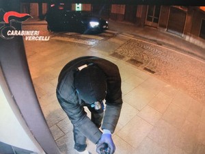 Sgominata la banda degli assalti ai bancomat con l'esplosivo, aveva colpito anche nel Biellese Sgominata la banda degli assalti ai bancomat con l'esplosivo, aveva colpito anche nel Biellese