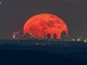 La Luna Rossa che attraversa lo skyline di Milano è nata sulle alture di Nebbiuno FOTO Valerio Minato La Luna Rossa che attraversa lo skyline di Milano è nata sulle alture di Nebbiuno FOTO Valerio Minato