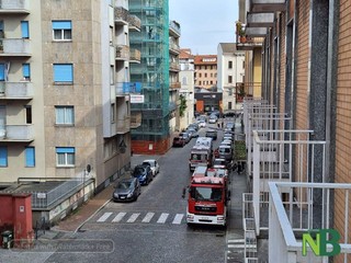 Biella, donna soccorsa in via Dante FOTO Nicola Rasolo per newsbiella.it Biella, donna soccorsa in via Dante FOTO Nicola Rasolo per newsbiella.it