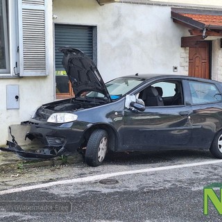 Valle San Nicolao: auto finisce contro il un muro di una casa, FOTO Nicola Rasolo