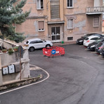 Biella, buca in via Costanzo: "Transenne da tre mesi, quando verrà ripristinata la strada?"