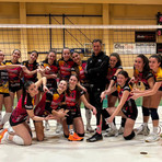 In foto, le ragazze della serie D e coach Rudy Rastello dopo il successo contro Montanaro.