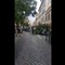 Forte vento a Roma, albero precipita su un taxi in via Ostiense
