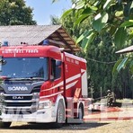 A fuoco la tettoia di un fienile, Vigili del Fuoco in azione a Sandigliano A fuoco la tettoia di un fienile, Vigili del Fuoco in azione a Sandigliano