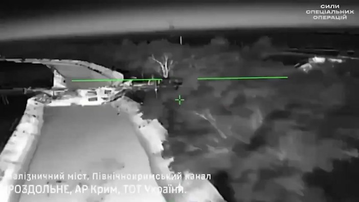 L'attacco dei droni ucraini contro il ponte ferroviario in Crimea L'attacco dei droni ucraini contro il ponte ferroviario in Crimea